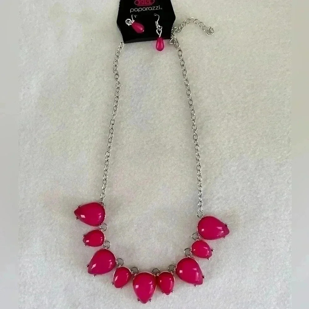 Pampered Poolside - Pink Necklace - Picture 4 of 9